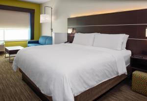 Krevet ili kreveti u jedinici u okviru objekta Holiday Inn Express & Suites - El Paso North, an IHG Hotel