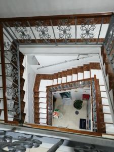 eine Aussicht von oben auf der Treppe in einem Haus in der Unterkunft TERRA & LAKE in Puno