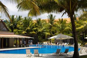 La pileta dentro o cerca de Crystals Beach Resort Belle Mare, a member of Radisson Individuals