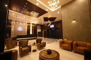 Area tempat duduk di AJ Grand Hotel