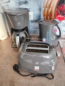 a toaster sitting on a counter next to a food processor at Ferienwohnung in Leckwitz bei Nünchritz Wacker, Elbradweg in Nünchritz