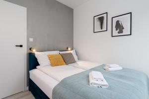 Una cama o camas en una habitación de Apartament Prestige Centrum 3