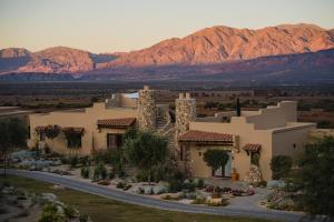 uma representação de um edifício com montanhas ao fundo em Piattelli Wine Resort Hotel Cafayate em Cafayate