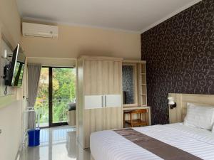 A bed or beds in a room at North Wing Canggu Resort