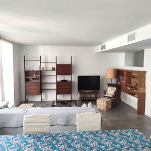 Imagen de la galería de Apartment close to the beach with free parking, en Badalona