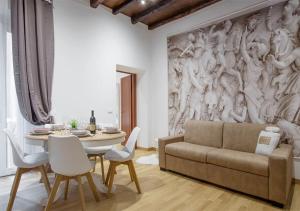 Uma área de estar em Navona Love Apartment