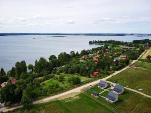 Peisaj natural din apropierea acestei cabane