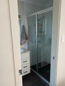 Private room with ensuite and parking close to Wollongong CBD衛浴