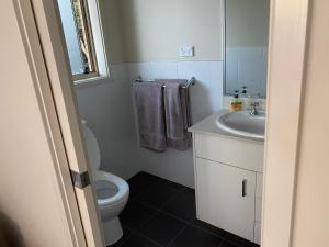 Private room with ensuite and parking close to Wollongong CBD衛浴