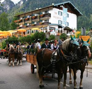 Tamu yang menginap di Hotel Brunneck