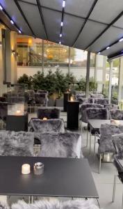 a restaurant with tables and chairs in a room at OLÉ Hotel in Hamburg