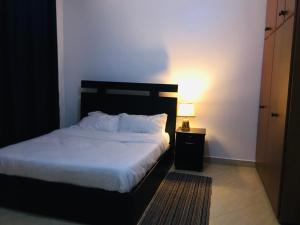 Giường trong phòng chung tại J&R - Lovely two bedroom apartment in Jinja.