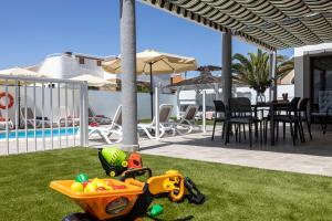 Басейн в Ideal for family holidays, near beach and golf- Casa James або поблизу