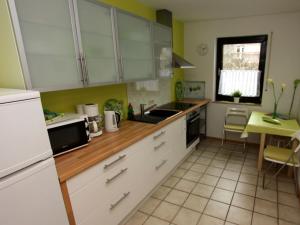 A kitchen or kitchenette at Seepark Falk Wohnung Nr. 2