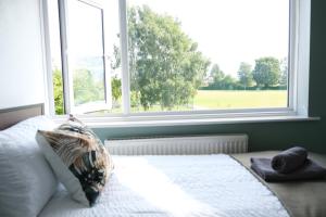 A bed or beds in a room at Bee Stays - Northway House