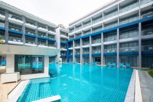 Bazen u ili blizu objekta BlueSotel SMART Krabi Aonang Beach - Adults only - SHA Extra Plus