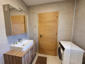 חדר רחצה ב-New Great Apartment Bolzano with 25m pool