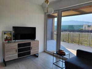 טלויזיה ו/או מרכז בידור ב-New Great Apartment Bolzano with 25m pool