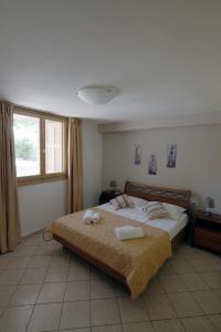 A bed or beds in a room at Ellie's StoneHouse Gianapa, Porto Rafti, Greece, 190 03, GR