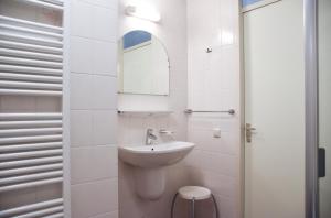 Libra 19 tesisinde bir banyo