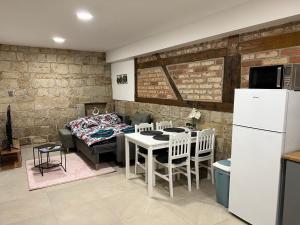 O bucătărie sau chicinetă la Apartments Badallee 4