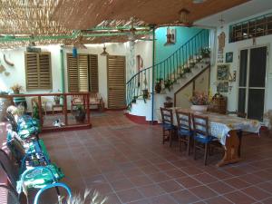 a patio with a table and chairs and stairs at Bed & Breakfast Paui in Càbras