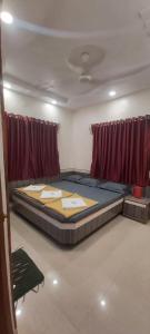 A bed or beds in a room at Sai Raghunandan Guest House