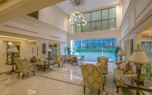 a large living room with furniture and a chandelier at Sunset Jeddah in Jeddah