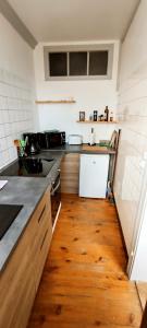 a kitchen with a wooden floor and a counter top at Le Godefroy de Bouillon in Boulogne-sur-Mer