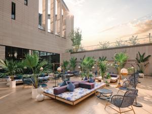 Seating area sa Hotel Indigo Hangzhou Uptown,Close to Westlake , boutique design hotel with freeflow minibar