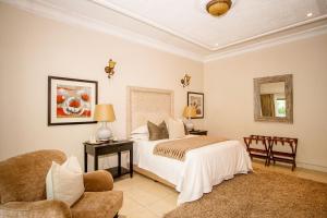 The Victoria Falls Deluxe Suites में एक कमरे में एक या कई बेड