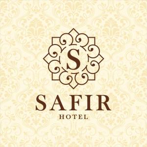 un cartel de hotel de lujo sobre un fondo estampado de damasco en SAFIR BUSINESS HOTEL o en Dusambé