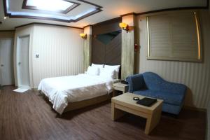 Gallery image of Metro Pol Tourist Hotel in Pyeongtaek