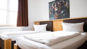 Giường trong phòng chung tại Hotel Am Hopfenmarkt