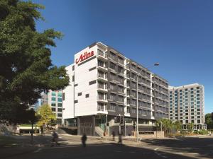 El edificio en el que está el aparthotel