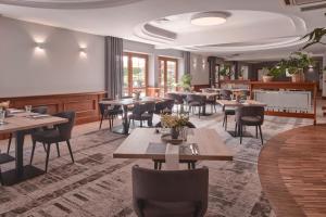 Artis Hotel & Spa tesisinde bir restoran veya yemek mekanı