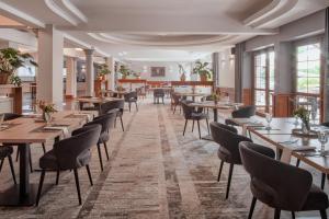 Artis Hotel & Spa tesisinde bir restoran veya yemek mekanı