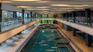 A piscina localizada em Hotel Helikon, Keszthely ou nos arredores