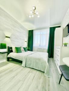 A bed or beds in a room at Green room в ЖК Рич Таун Ирпень