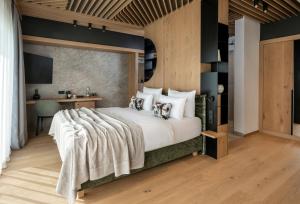 Cama ou camas em um quarto em NEUWIRT - Boutiquehotel & Wirtshaus