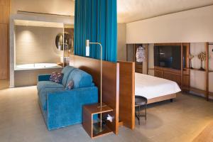 A bed or beds in a room at BASTIÒ PRIVATE SUITES