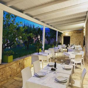 Masseria Valente tesisinde bir restoran veya yemek mekanı