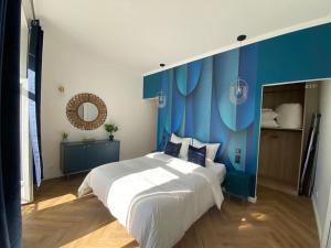 Una cama o camas en una habitación de Appart Deluxe Privé Strasbourg Centre avec Parking gratuit