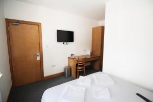 Una cama o camas en una habitación de Flexistay Aparthotel Sutton