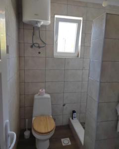 A bathroom at Apartmani Jela