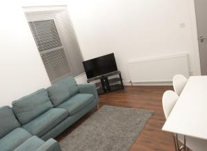 A television and/or entertainment centre at Aberdeen Serviced Apartments: Charlotte street