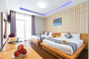 Giường trong phòng chung tại Dalat Wind Hotel