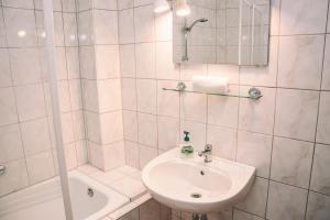 Bathroom sa Pension s'Platzl Stuhleck