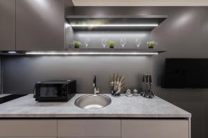 Dapur atau dapur kecil di Luxury Apartments Smart House