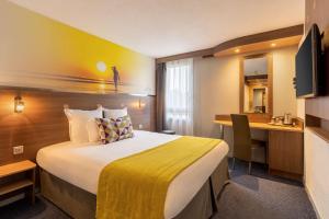 Televisi dan/atau pusat hiburan di Sure Hotel by Best Western Lille Tourcoing Ex Hotel Garden